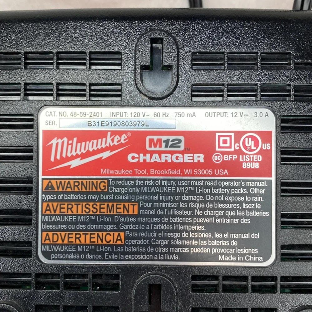 Milwaukee M12 12- Volt Lithium-Ion Battery Charger